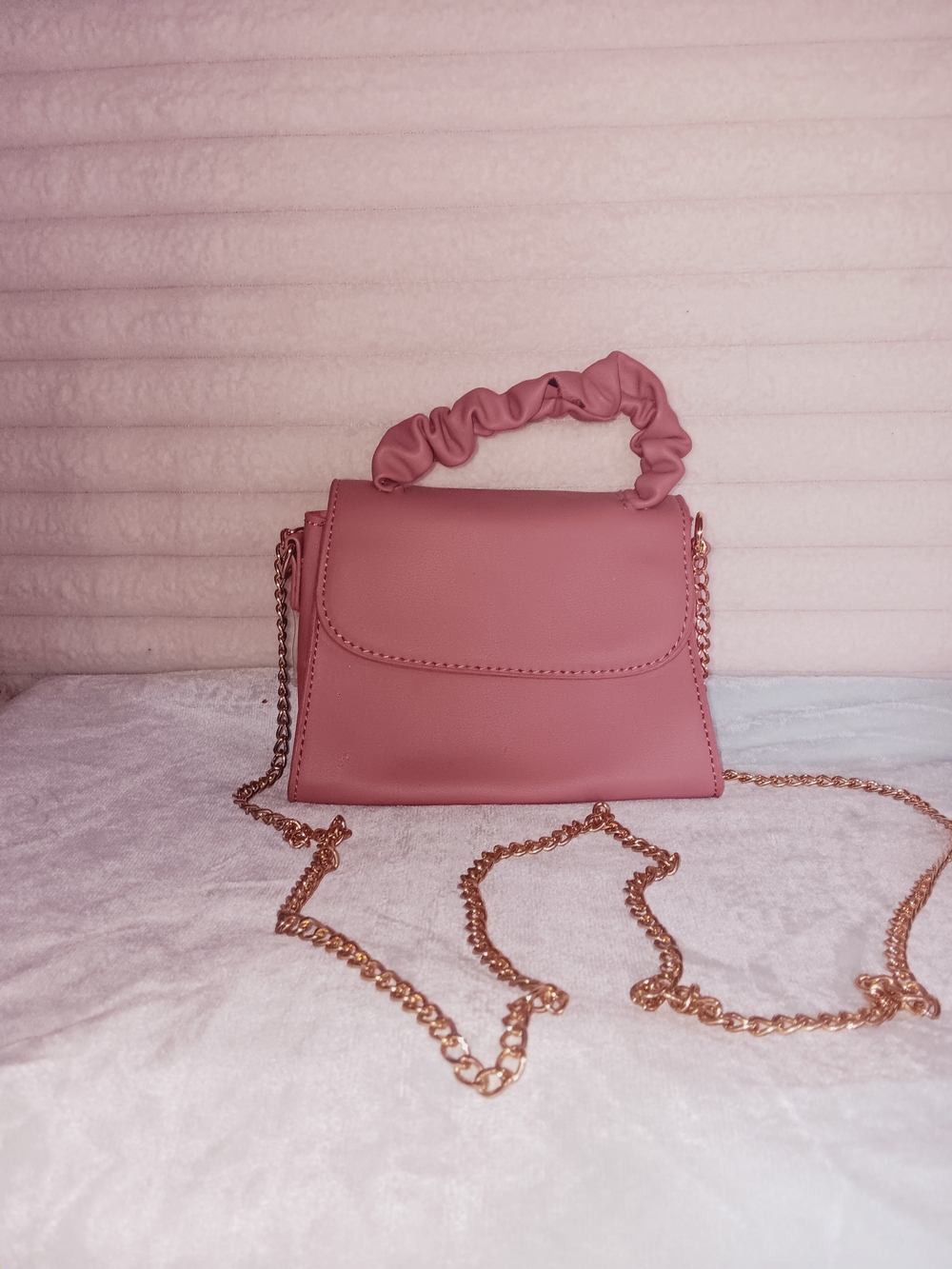 Stylish Mauve Pink Scrunchie-Handle Crossbody Bag